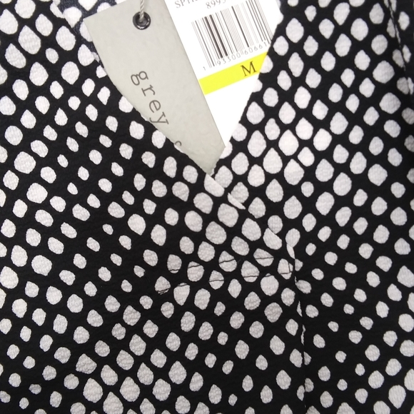GREY & GRAY Geometric Polka Dot Black Lower Band Pleated V-neck Crepe Top NWT M - Picture 4 of 7